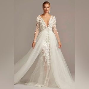 David’s Bridal Galina Signature Wedding Dress Style: SWG851 Size: 8
